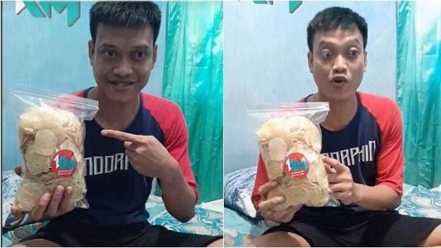 Viral, Video Mantan Kiper Timnas Kurnia Meiga Kini Jualan Keripik dan Jersey