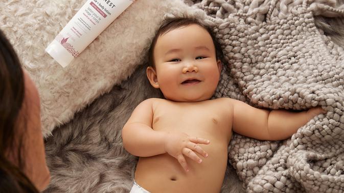 ilustrasi bayi tersenyum/Photo by The Honest Company on Unsplash