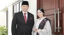 Susilo Bambany Yudhoyono (SBY) memiliki dua menantu perempuan yang stylish, yaitu Annisa Pohan dan Aliya Rajasa. Annisa pun tampil anggun dengan kebaya putih brokat dengan lengan rumbai, dipadukan selendang dan bawahan kain batik motif serasi. [@annisayudhoyono]