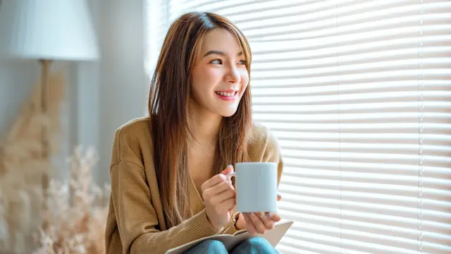 minum teh merenung berpikir dewasa mandiri santai