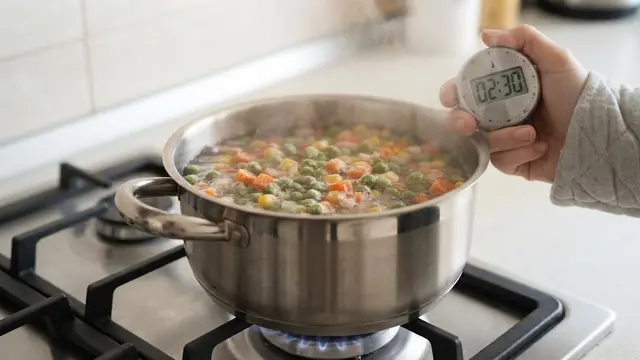Trik Merebus Sayur Frozen agar Warna Tetap Hijau dan Kandungan Gizinya Terjaga