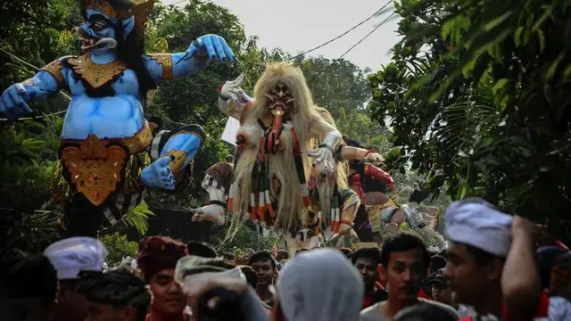 [Bintang] Hari Raya Nyepi 2017: Meriahnya Parade Ogoh-Ogoh
