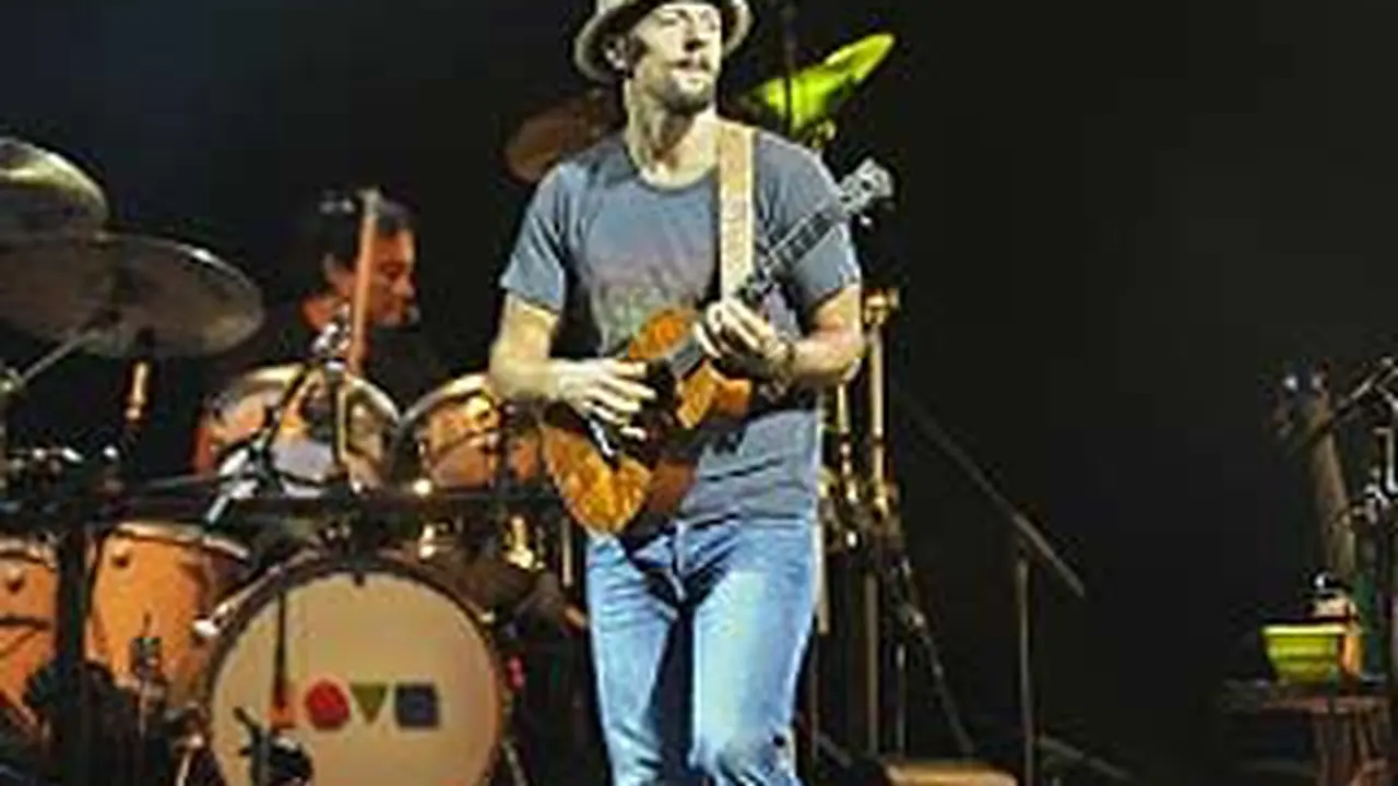 Mraz Buka Konser dengan Everything is Sound - ShowBiz Liputan6.com