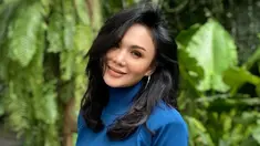 Tampil dengan rambut panjang dibawah bahu, penampilan Yuni Shara ini pun terlihat berbeda. Bahkan, tak sedikit yang menyebut jika ia semakin terlihat awet muda. (Liputan6.com/IG/@yunishara36)