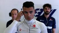 Pebalap Sauber, Pascal Wehrlein, memutuskan mundur dari F1 GP Australia dan akan digantikan oleh Antonio Giovinazzi. (Bola.com/Twitter/SauberF1Team)