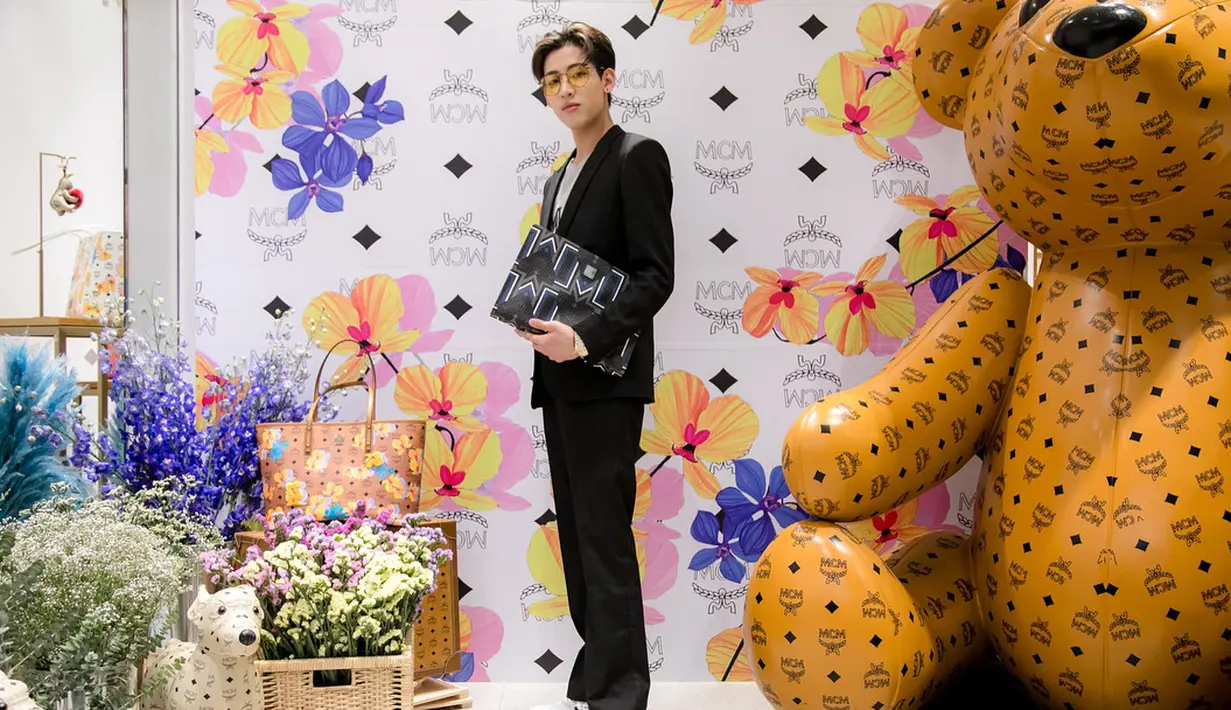 Seperti yang dilansir dari Soompi, BamBam GOT7 mengambil bagian dalam proses undian masuk wajib militer pada 9 April. (Foto: instagram.com/bambam1a)