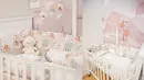 Persiapan matang dari Gritte dan Arif ini menjadi bukti bahwa mereka telah sepenuh hati menjalani peran baru sebagai calon orangtua. Kamar bayi yang estetik dan penuh cinta ini tidak hanya menjadi tempat tinggal si kecil, tetapi juga simbol kebahagiaan mereka menyambut kehidupan baru sebagai keluarga. (Liputan6.com/IG/@gritteagathaa)