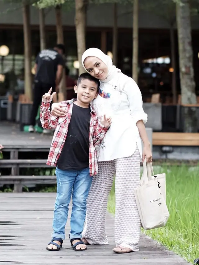 Potret Penyanyi Cilik Enno Lerian yang Kini Berusia 37, credit: @ennolerian_