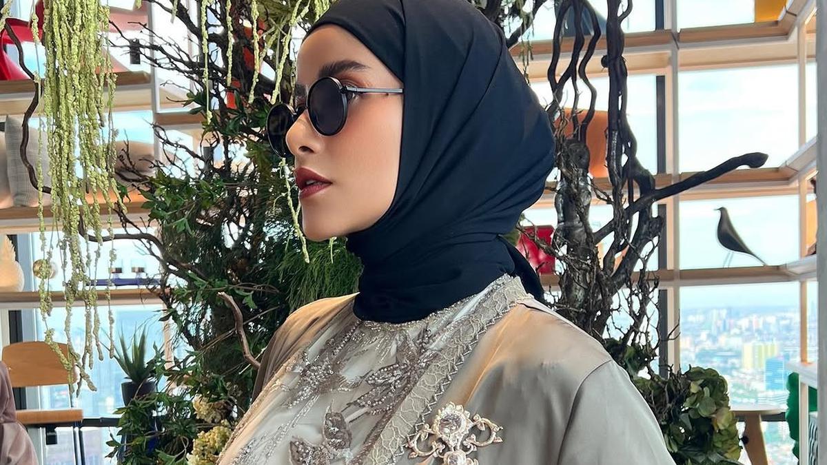 5 Model Gamis ala Olla Ramlan yang Fashionable dan Bisa Jadi Inspirasi Baju Lebaran