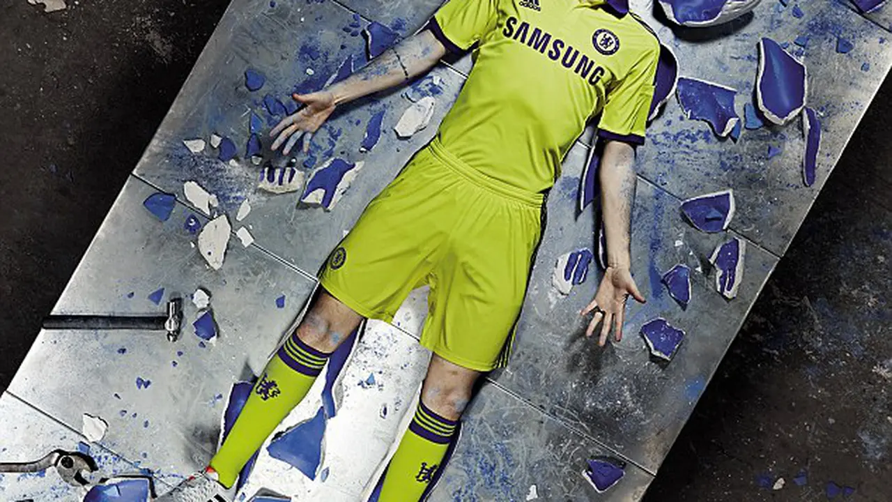 Kostum tandang Chelsea