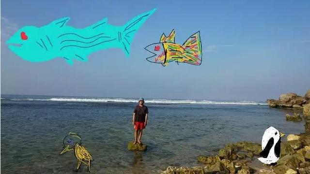 6 Editan Foto Orang di Pantai Ini Absurd Banget, Kelewat Ngawur