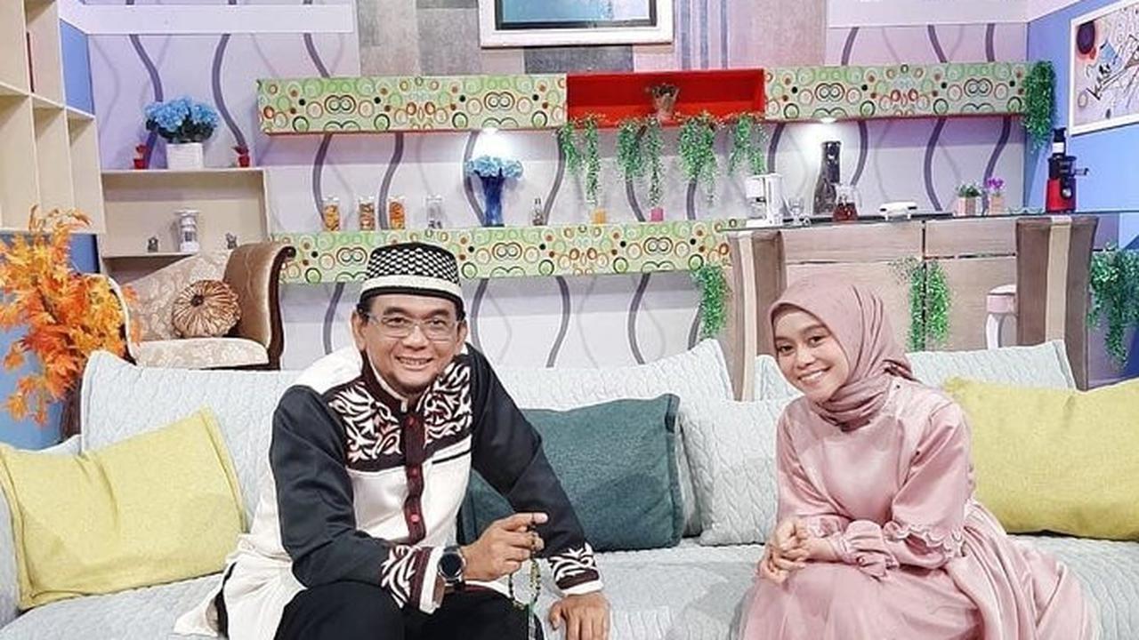 ustaz Subki Al Bughuryn memberi dukungan sekaligus doa untuk kesembuhan Lesti Kejora (https://www.instagram.com/p/CETJtmhgG9g/)