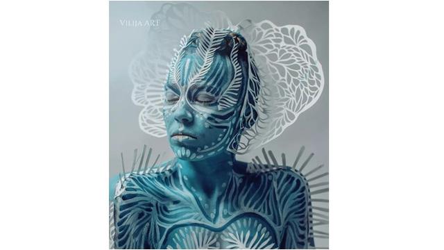 Kombinasikan Papercut dan Bodypainting, 7 Karya Seni Wanita Ini Mengagumkan