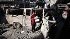 Seorang anak pengungsi Palestina berdiri di dekat bangunan yang rusak akibat serangan Israel di kamp pengungsi Maghazi, Jalur Gaza Tengah pada Kamis 21 Mei 2026. (Eyad Baba/AFP)