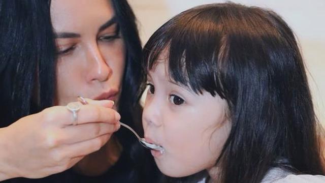 FOTO: Dekatnya Sophia Latjuba dengan Gempi Saat Ulang Tahun Gading Marten Ke 37
