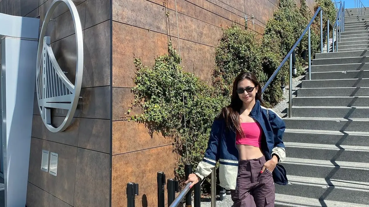 3 Inspirasi Outfit Santai dan Stylish Mikha Tambayong Liburan di Amerika Serikat