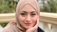 7 Momen Nathalie Holscher Belajar Salat, Serius Tekuni Agama Islam