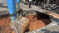 Penyebab Jalan Ambles di Lenteng Agung, Lubang Menganga Sedalam 3 Meter