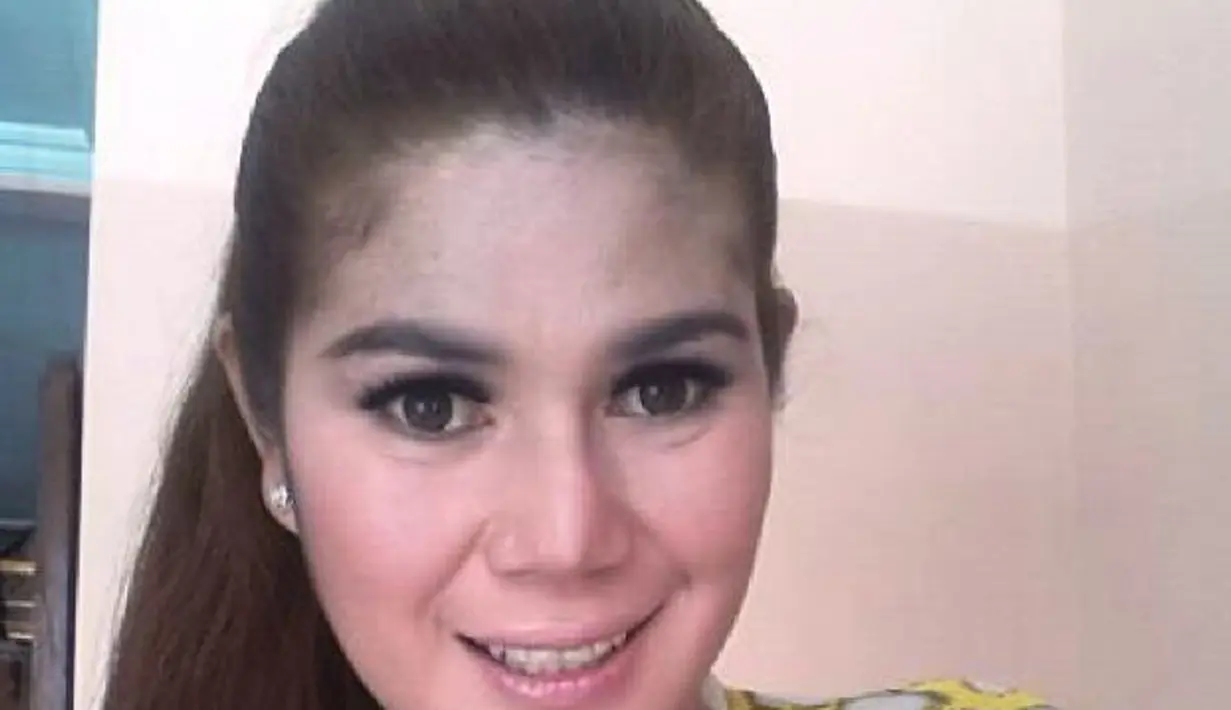 Wina berpisah sejak tahun 2000. Ia seorang perempuan mandiri dan mempunyai sebuah salon. (Twitter.com)