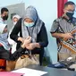 Puput Tantriana Sari saat tiba di Rutan Perempuan Surabaya. (Dian Kurniawan/Liputan6.com)