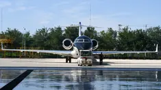 Seorang staf bekerja di Bombardier Tianjin Aviation Services Co., Ltd. di Zona Perdagangan Bebas (Free Trade Zone/FTZ) Percontohan Tianjin, China, 17 September 2020. Sejumlah perusahaan pemeliharaan pesawat kelas atas berkumpul di FTZ Tianjin. (Xinhua/Zhao Zishuo)