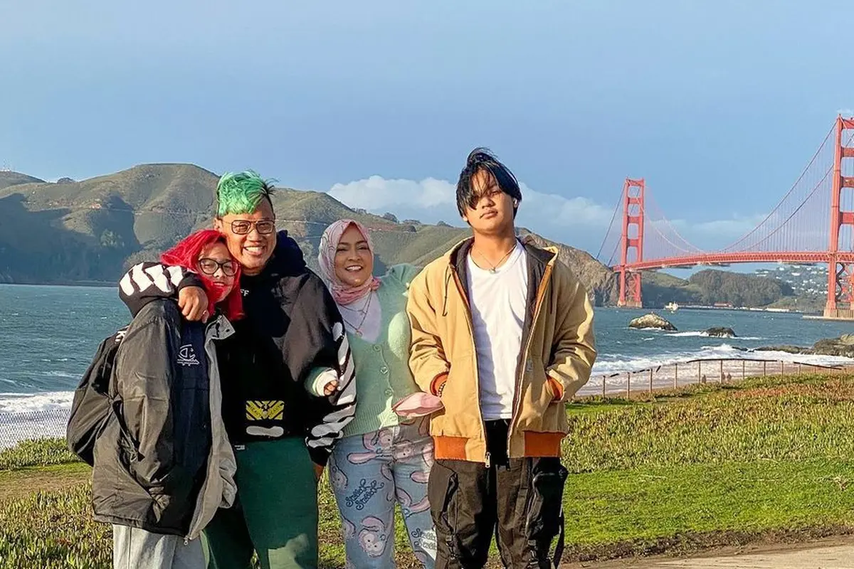 7 Potret Keluarga Uya Kuya Habiskan Libur Akhir Tahun di Amerika, Tampil Stylish