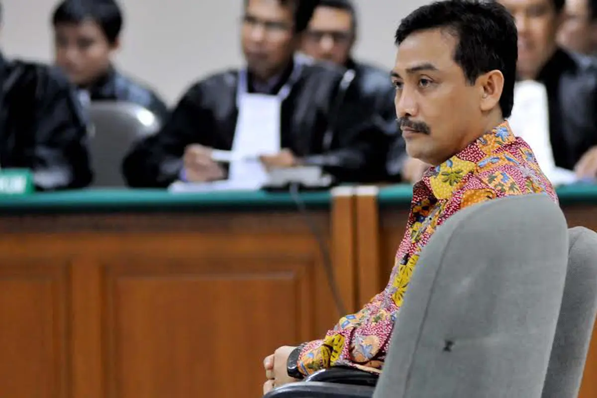 [FOTO] Andi Mallarangeng Tampak Tegang di Sidang Perdana