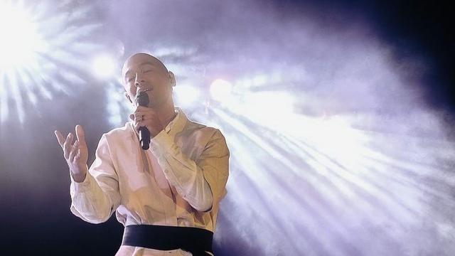 6 Potret Marcell Siahaan Meriahkan Opening Beach Club Raffi Ahmad di Padang