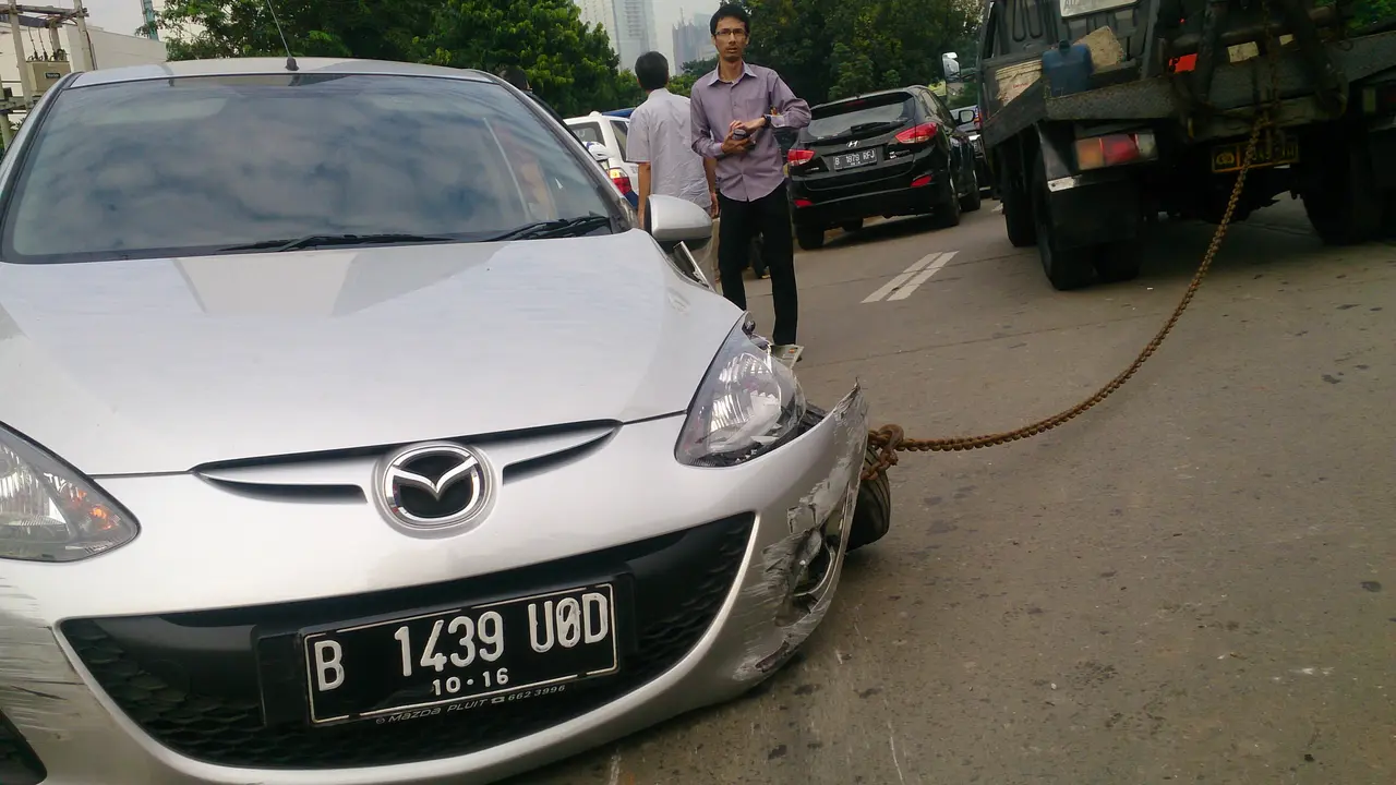 Kabur dari Kejaran Polisi Berujung Kecelakaan Beruntun di Semangg