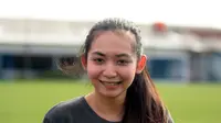 Fortunella Levyana, fisioterapis cantik Persipasi Bandung Raya diboyong Dejan Antonic ke Persib. (Bola.com/Bagas Rahadyan)