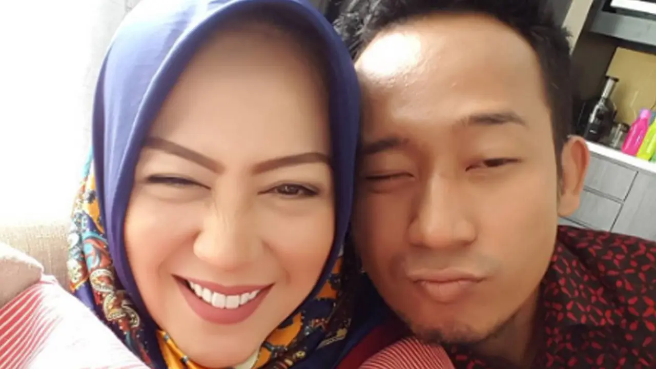 Denny Cagur dan istri, Santi Widihastuti