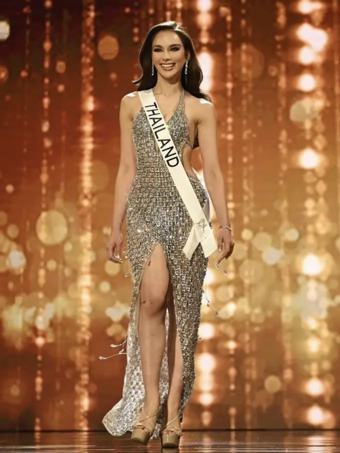 Miss Universe Thailand Tampil Berkilau dengan Gaun Terbuat dari Kaleng Bekas