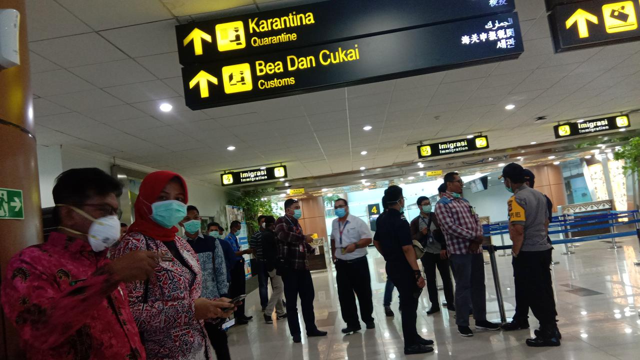 Pemeriksaan penumpang di Bandara Supadio Pontianak