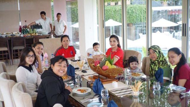 Potret keakraban seleb Tanah Air dan ART-nya