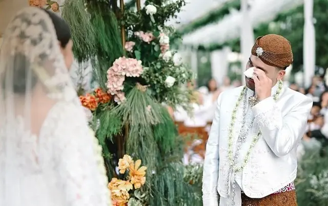 9 Potret pernikahan Hana Saraswati dan Justin Harijawan, penuh keharuan dan kebahagiaan