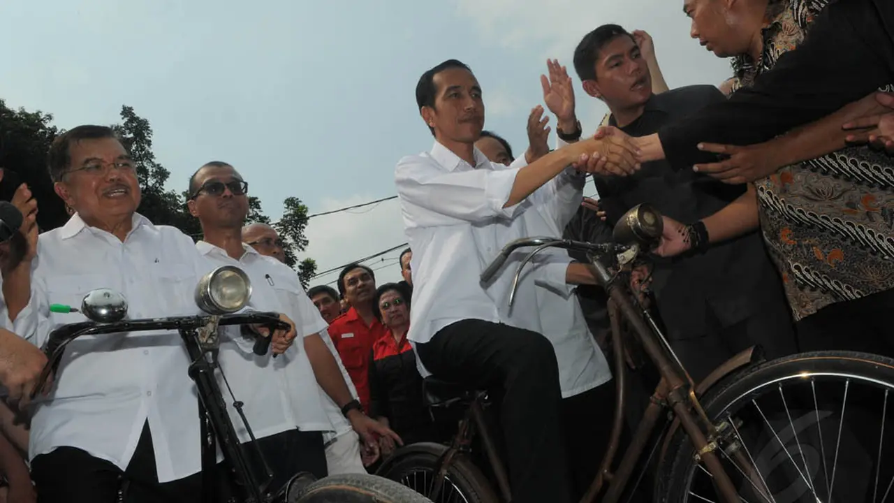 Bersepeda Jokowi-JK Mendaftar Jadi Capres-Cawapres 