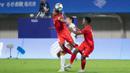 <p>Pemain Timnas Indonesia U-24,&nbsp;Mohammad Haykal Alhafiz (kiri), melakukan duel udara dengan&nbsp;pemain Kirgistan dalam laga Grup F Asian Games 2022 yang digelar di Zhejiang Normal University East Stadium, Jinhua, China, Selasa (19/9/2023) malam WIB. (Dok. NOC Indonesia)</p>