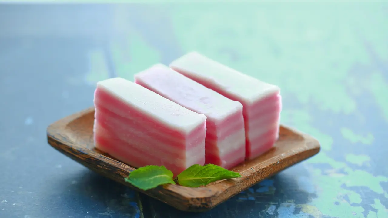resep kue lapis pink