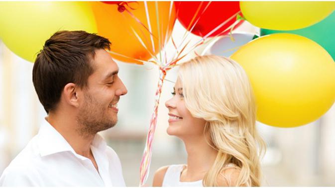10 Bahasa Tubuh Pria Saat Sedang Flirting Pada Wanita Lifestyle Fimela Com