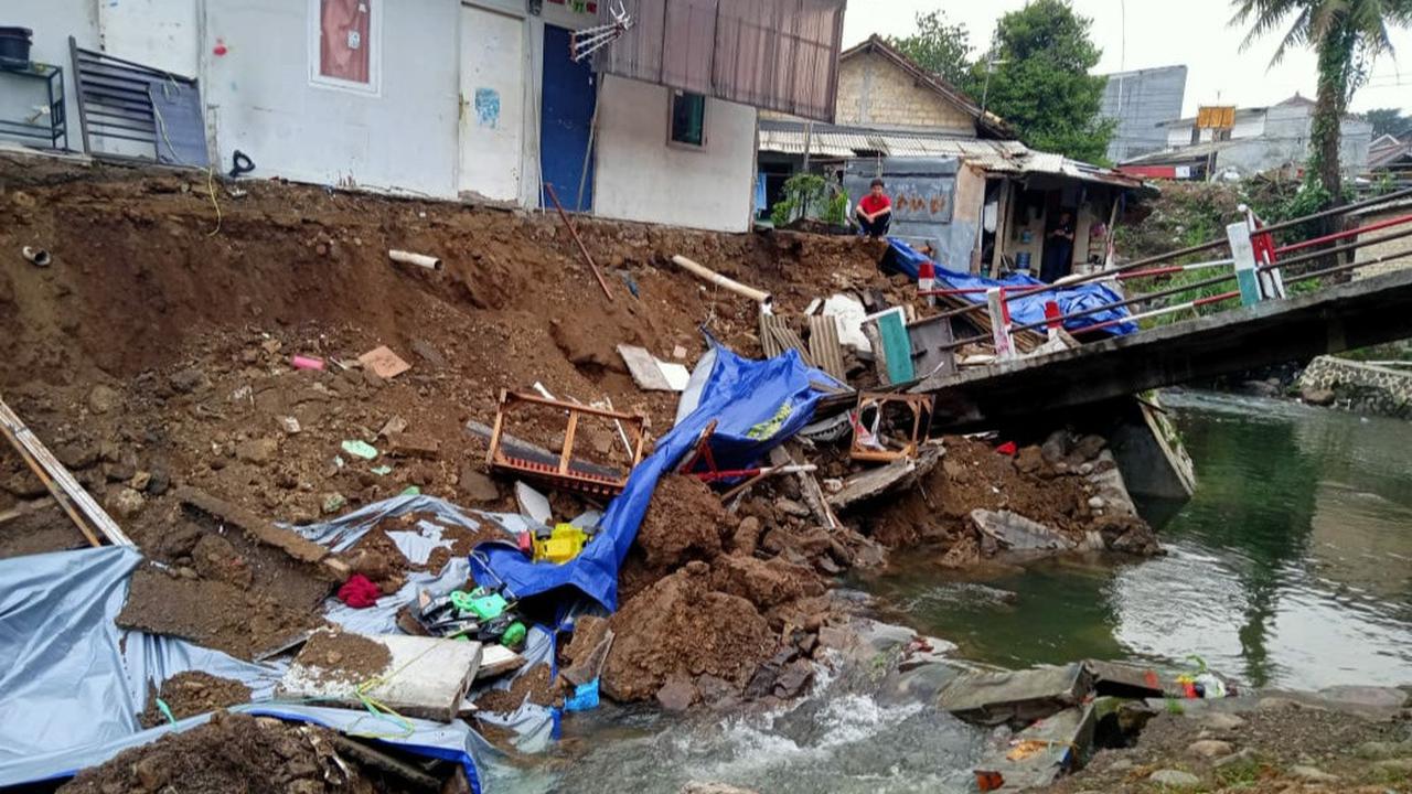 Cuaca ekstrem kembali melanda Bogor, Jawa Barat, Kamis, 5 Desember 2019 sore.