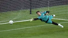 Penjaga gawang Real Madrid Thibaut Courtois saat sesi latihan di Stade de France, Saint Denis, Prancis, 27 Mei 2022. Liverpool dan Real Madrid sedang melakukan persiapan terakhir mereka sebelum saling berhadapan dalam pertandingan sepak bola final Liga Champions. (AP Photo/Kirsty Wigglesworth)