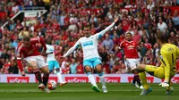 ANULIR - Gol Wayne Rooney ke gawang Newcastle United dianulir wasit karena telah lebih dulu berdiri dalam posisi offside. (AFP)