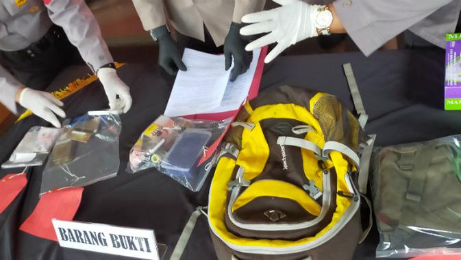 Barang bukti yang disita kepolisian dari tangan seorang pengedar narkoba di Kota Malang (Liputan6.com/Zainul Arifin)