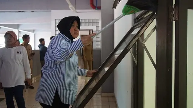 7 Potret Wali Kota Surabaya Tri Rismaharini Dukung Penuh Persebaya Surabaya