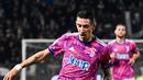 Pemain Juventus Angel Di Maria mengontrol bola saat melawan Spezia pada pertandingan sepak bola Liga Italia di Stadion Alberto-Picco, La Spezia, Italia, 19 Februari 2023. Juventus mengalahkan Spezia dengan skor 2-0. (ANDREAS SOLARO/AFP)
