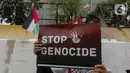 Pengunjuk rasa juga menyerukan serta mendesak diakhirinya serangan militer Israel di seluruh wilayah Gaza. (Liputan6.com/Herman Zakharia)
