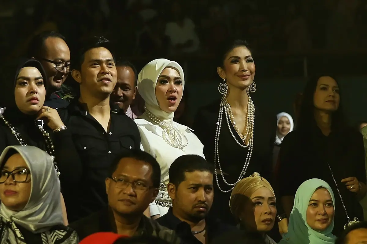 [Bintang] Nonton Konser Rossa, Syahrini: Seperti Berkaraoke