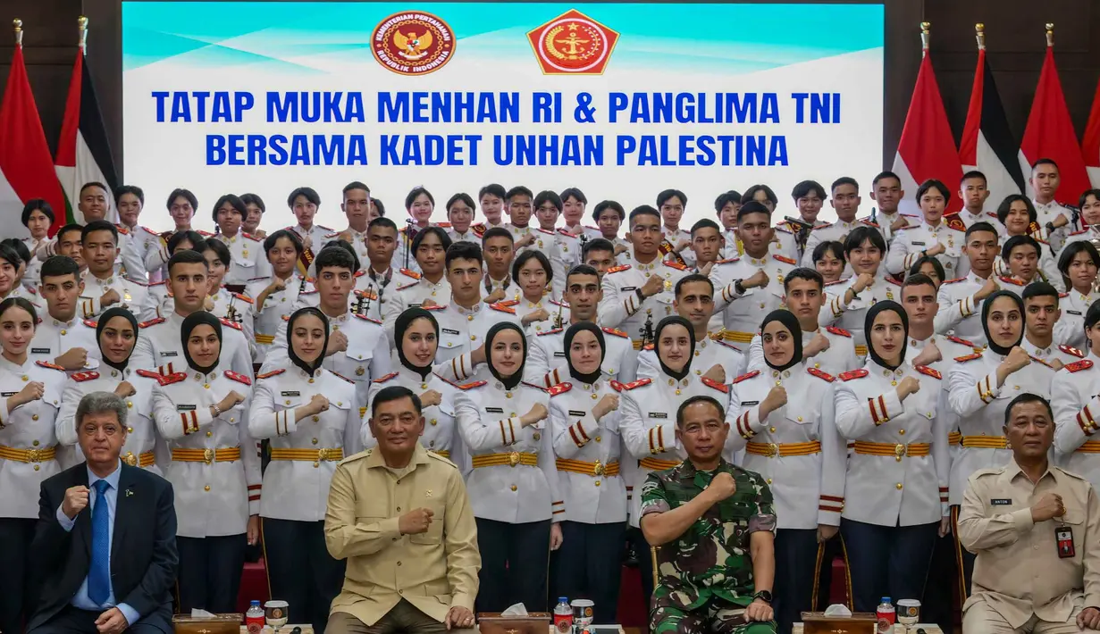Untuk diketahui, pertemuan ini menjadi bagian rangkaian silaturahmi Menhan dan Panglima TNI Jenderal Agus Subiyanto dengan para kadet Palestina di Unhan. (BAY ISMOYO/AFP)