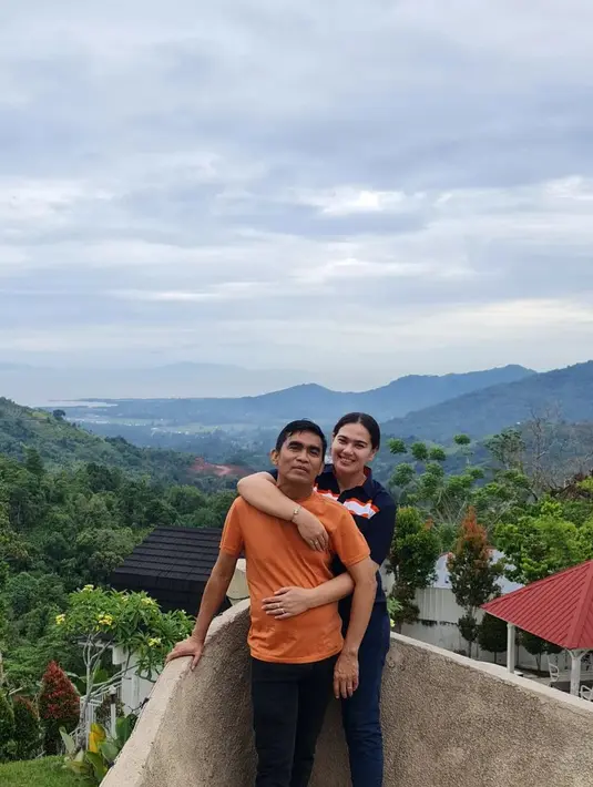 <p>Catherine Wilson dan Idham menikah secara privat di hotel mewah dan dihadiri keluarga dan sahabat dekat keduanya. Saat Idham memberikan maskawin logam mulia 100 gram dan satu set perhiasan berlian. Sidang cerai perdana mereka akan digelar pada 23 Oktober mendatang. [instagram/cathrinewilson]</p>