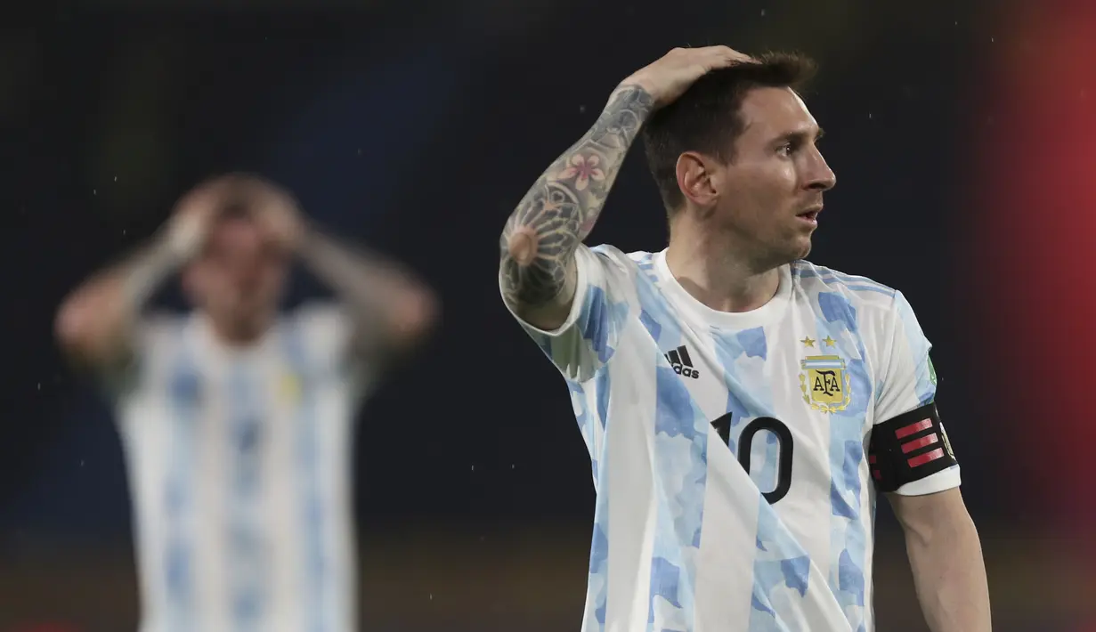 Skuat messi cs gagal memenangkan pertandingan melawan Kolombia. Hasil imbang tersebut, menempatkan Argentina pada urutan ke dua klasemen sementara Kualifikasi Piala Dunia 2020 zona CONMEBOL dengan torehan 12 poin. (Foto: AP/Fernando Vergara)